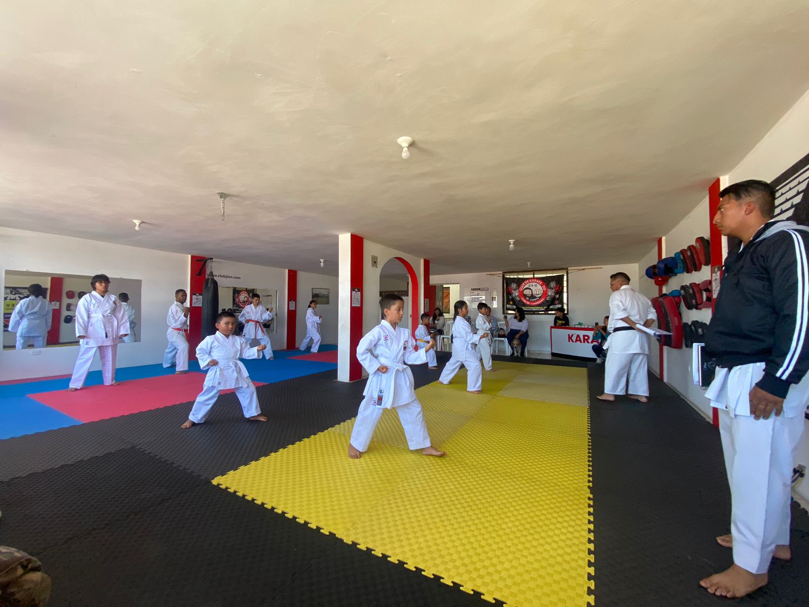 9efdfea7-4dcb-493b-8b46-ff585332c910